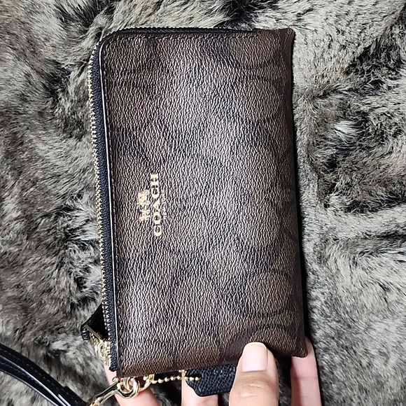 Coach Handbags - Coach Wristlet